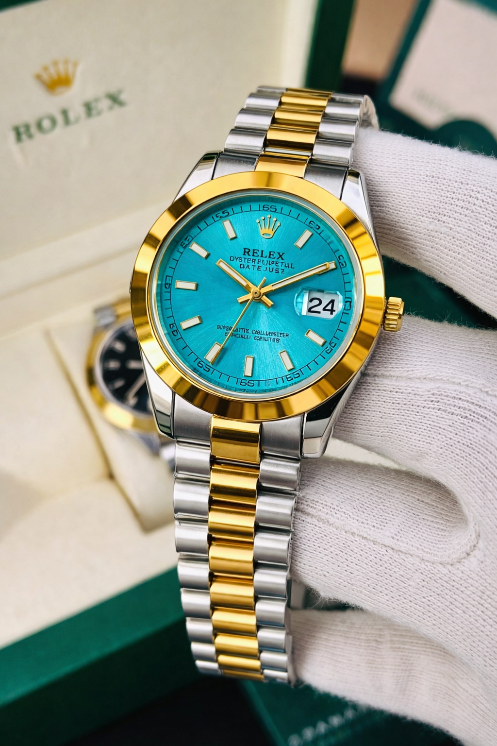 Prestige two tone Chain turquoise blue Dial  Men’s Watch With Date Display
